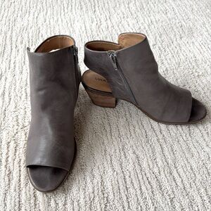 Lucky Brand open toe booties, gray leather, size 10